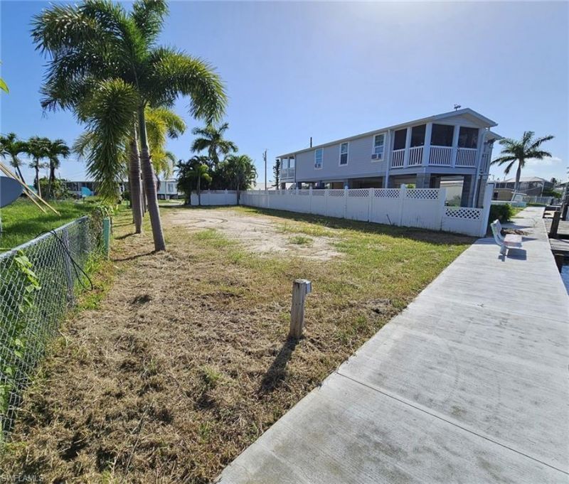 3883 Coconut Dr, Saint James City, FL 33956 Photo