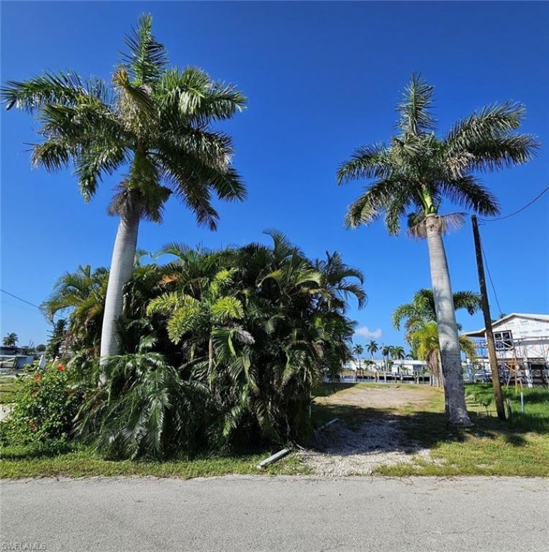 3883 Coconut Dr, Saint James City, FL 33956 Photo