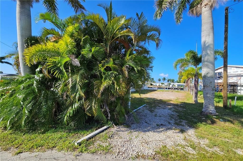 3883 Coconut Dr, Saint James City, FL 33956 Photo