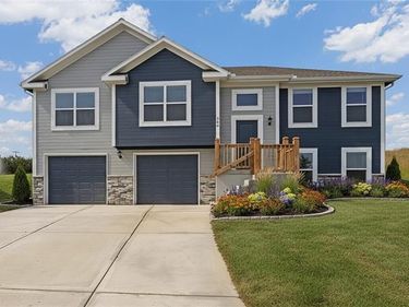 907 SW Pintail Lane, Oak Grove, MO 64075