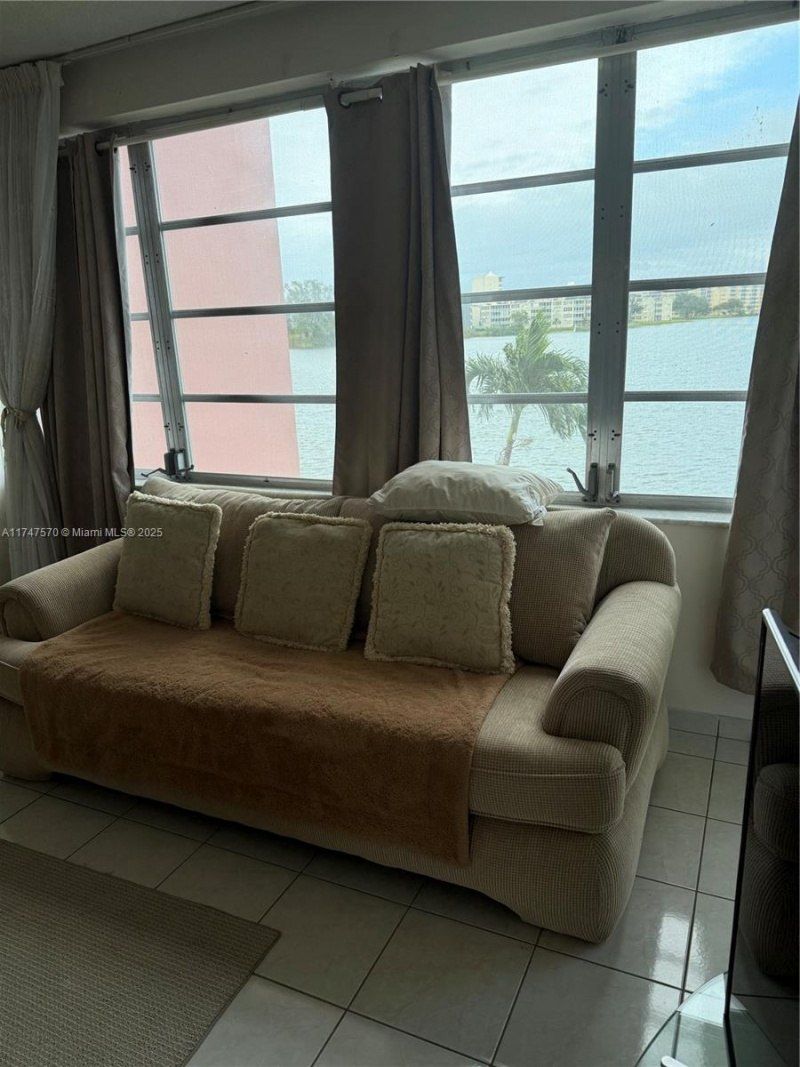 18555 NE 14th Ave, Unit 618, Miami, FL 33179 Photo