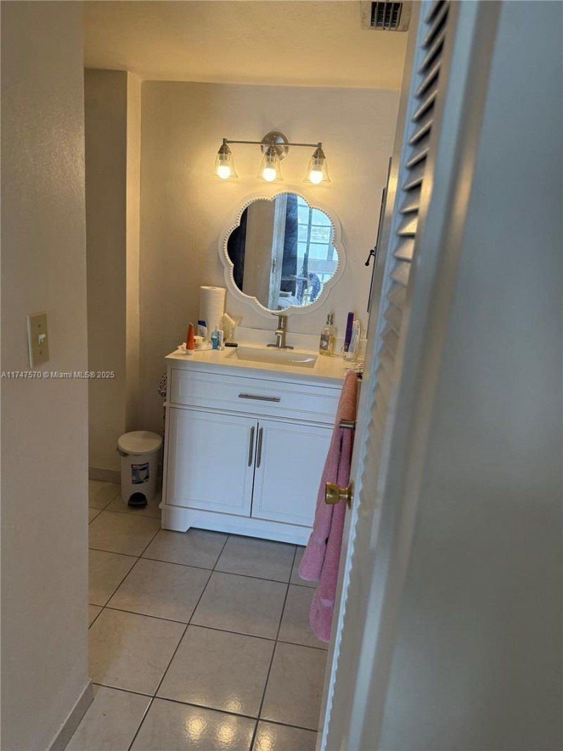 18555 NE 14th Ave, Unit 618, Miami, FL 33179 Photo