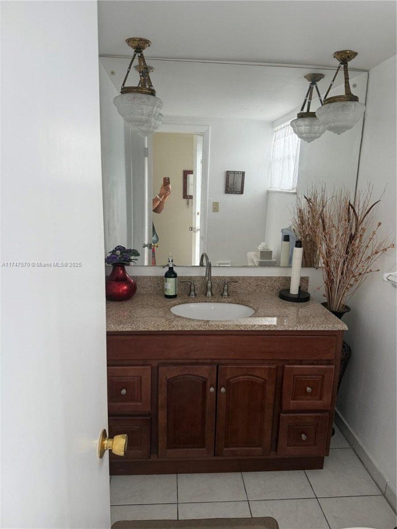 18555 NE 14th Ave, Unit 618, Miami, FL 33179 Photo