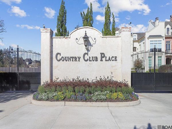 28 Country Club Place, Baton Rouge, LA 70809
