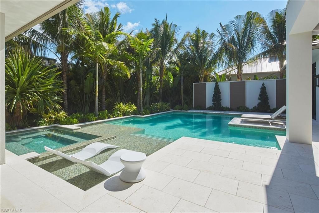 2021 Gordon Dr E, Naples, FL 34102 Photo