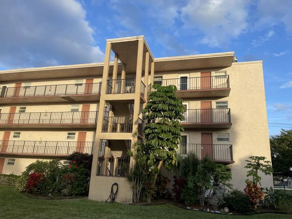 225 Bonnie Boulevard, Unit 211, Palm Springs, FL 33461