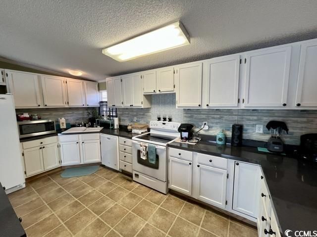 240 Amber Ln. Photo 6