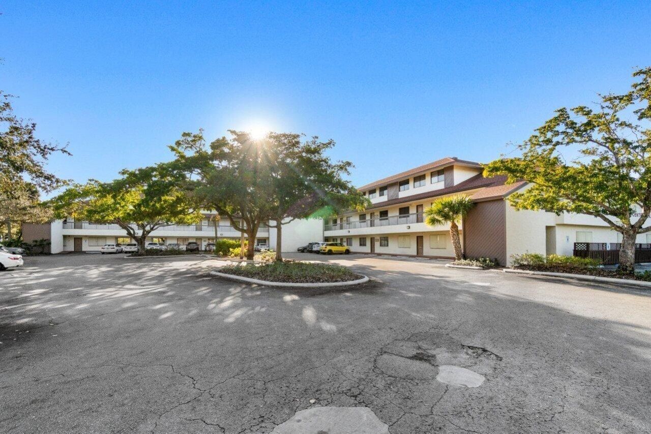 400 Executive Center Drive, Unit 209, West Palm Beach, FL 33401 Photo