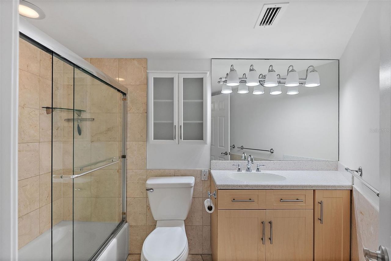 1200 N Shore Drive Ne, Unit 102, Saint Petersburg, FL 33701 Photo