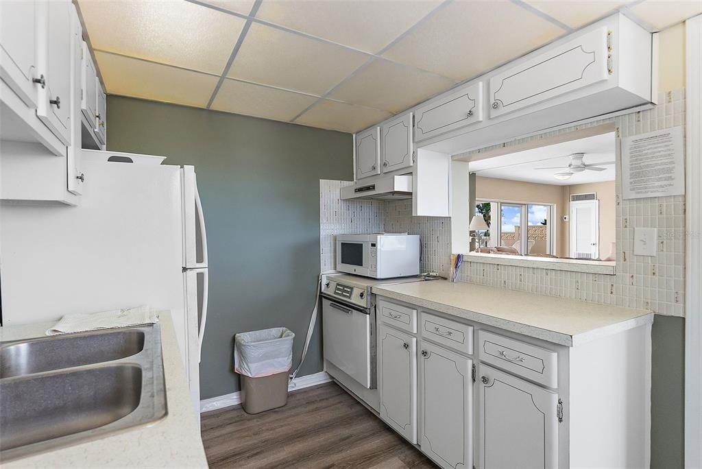 1200 N Shore Drive Ne, Unit 102, Saint Petersburg, FL 33701 Photo