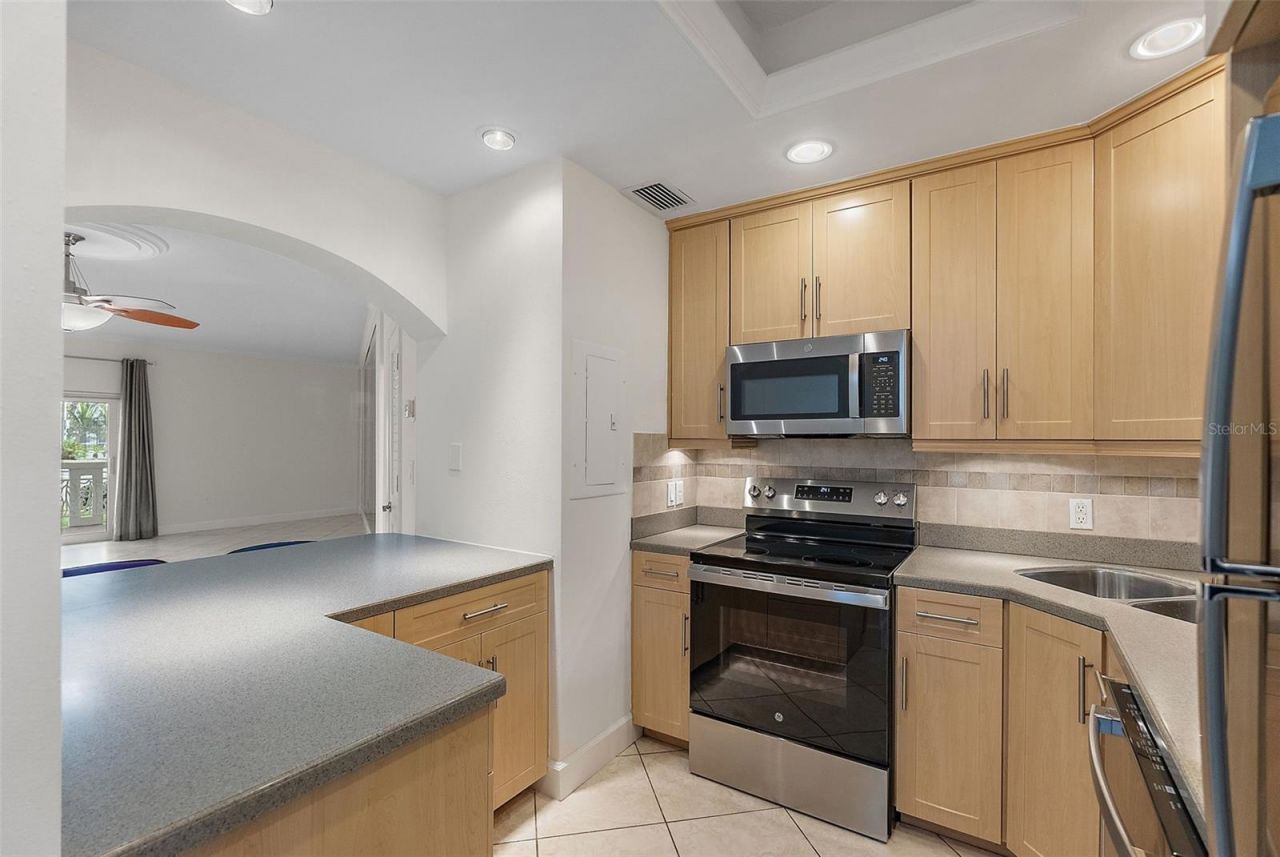 1200 N Shore Drive Ne, Unit 102, Saint Petersburg, FL 33701 Photo