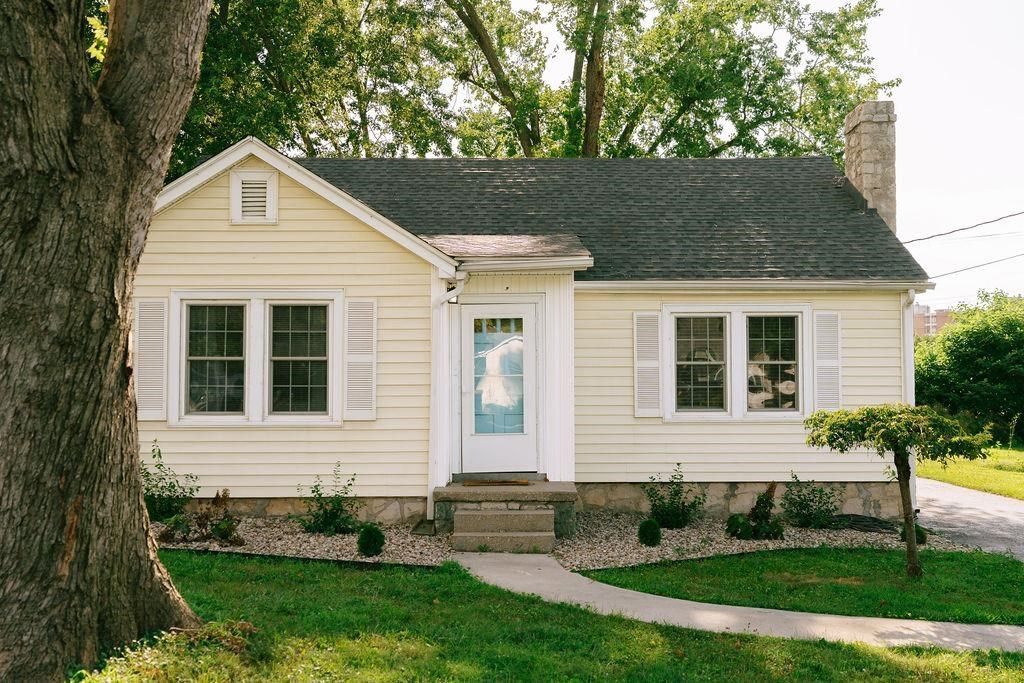 218 Riverwood Avenue, Bowling Green, KY 42103 Main Photo