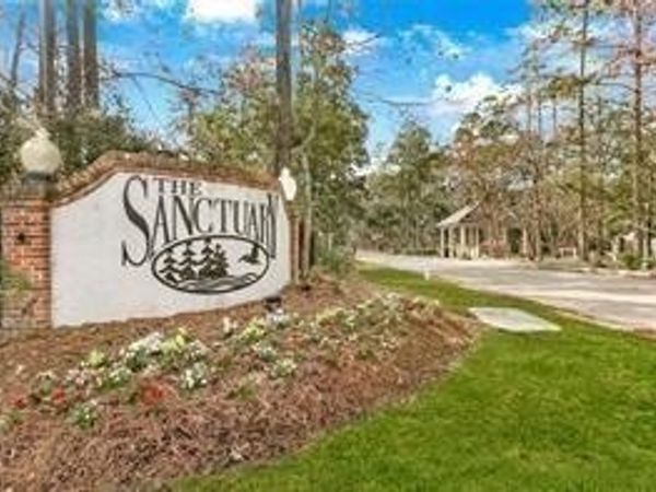 1 CRYSTAL LAKE Lane, Mandeville, LA 70471