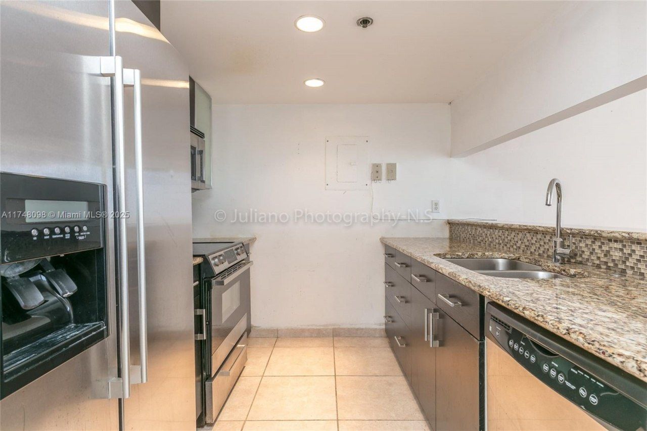 7601 E Treasure Dr, Unit 1108, North Bay Village, FL 33141 Photo