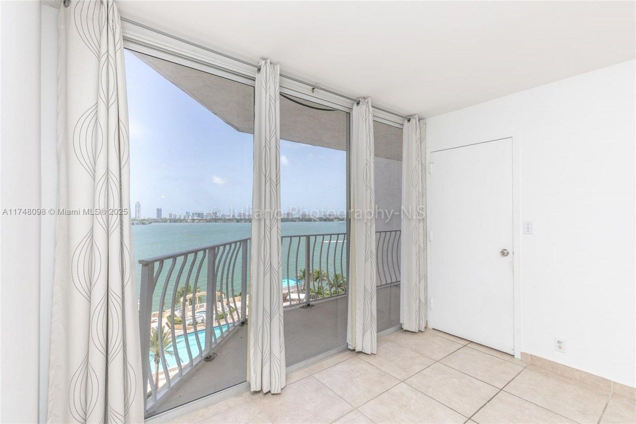 7601 E Treasure Dr, Unit 1108, North Bay Village, FL 33141 Photo