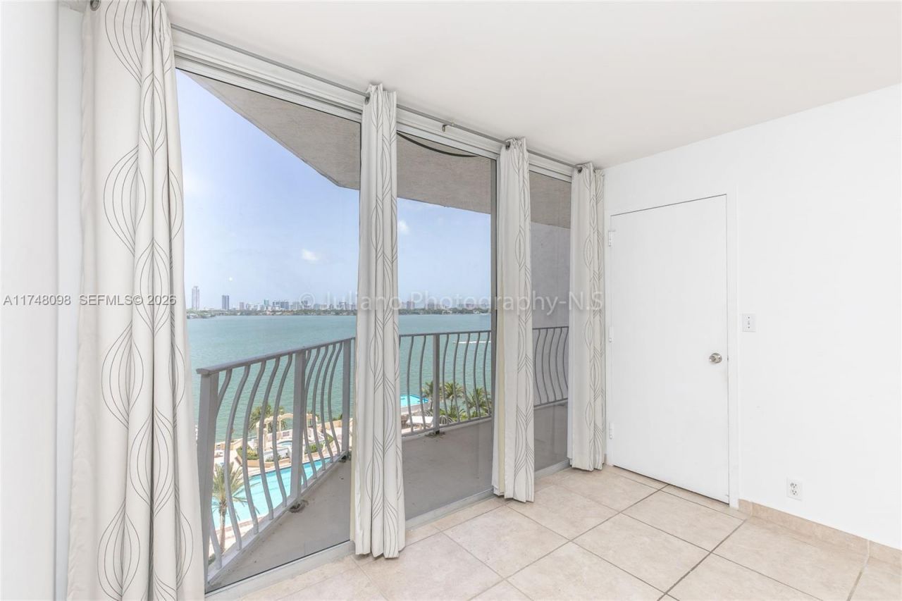 7601 E Treasure Dr, Unit 1108, North Bay Village, FL 33141 Photo