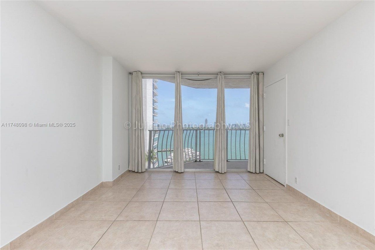 7601 E Treasure Dr, Unit 1108, North Bay Village, FL 33141 Photo