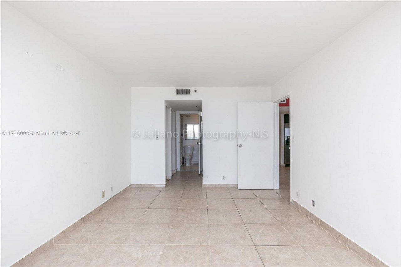 7601 E Treasure Dr, Unit 1108, North Bay Village, FL 33141 Photo