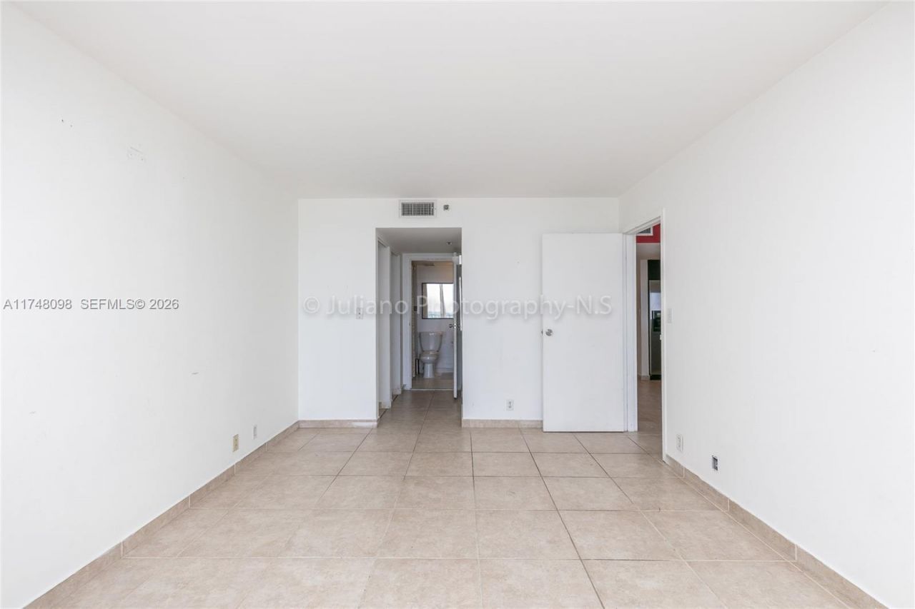 7601 E Treasure Dr, Unit 1108, North Bay Village, FL 33141 Photo