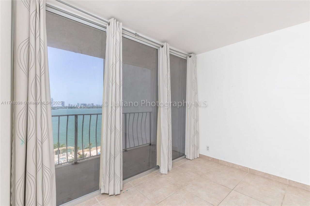 7601 E Treasure Dr, Unit 1108, North Bay Village, FL 33141 Photo