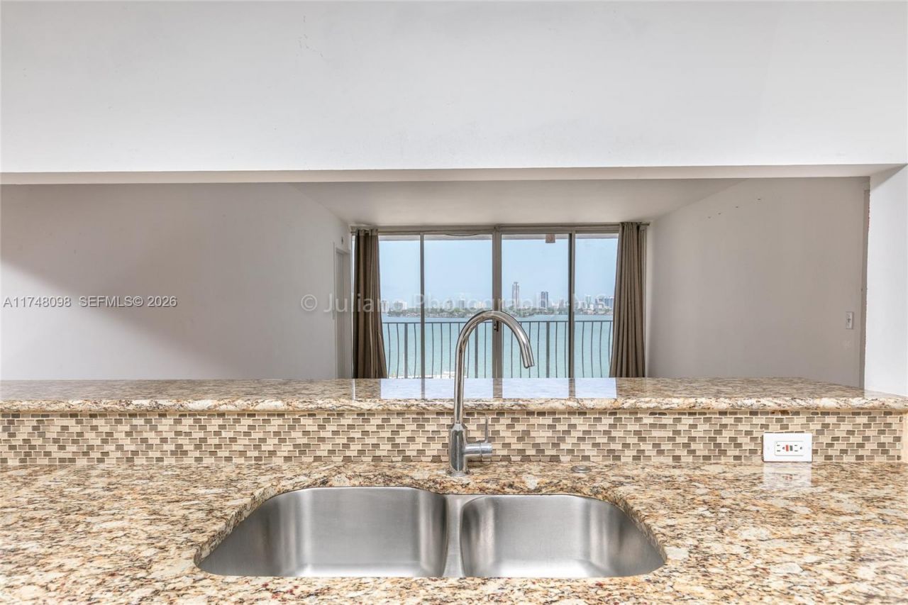 7601 E Treasure Dr, Unit 1108, North Bay Village, FL 33141 Photo
