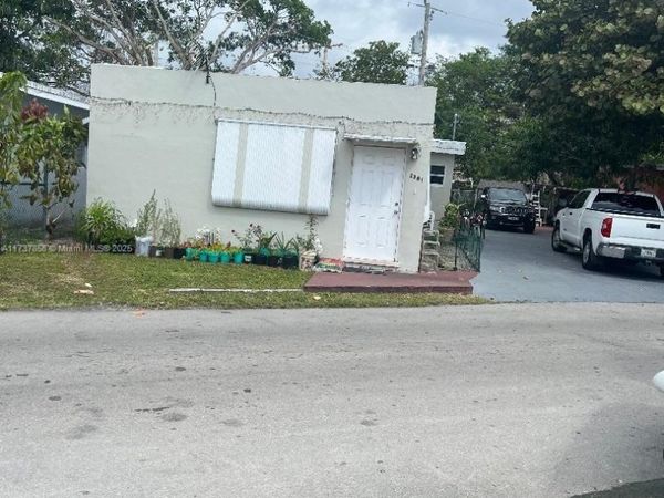 2381 NE 137 ST, North Miami Beach, FL 33181