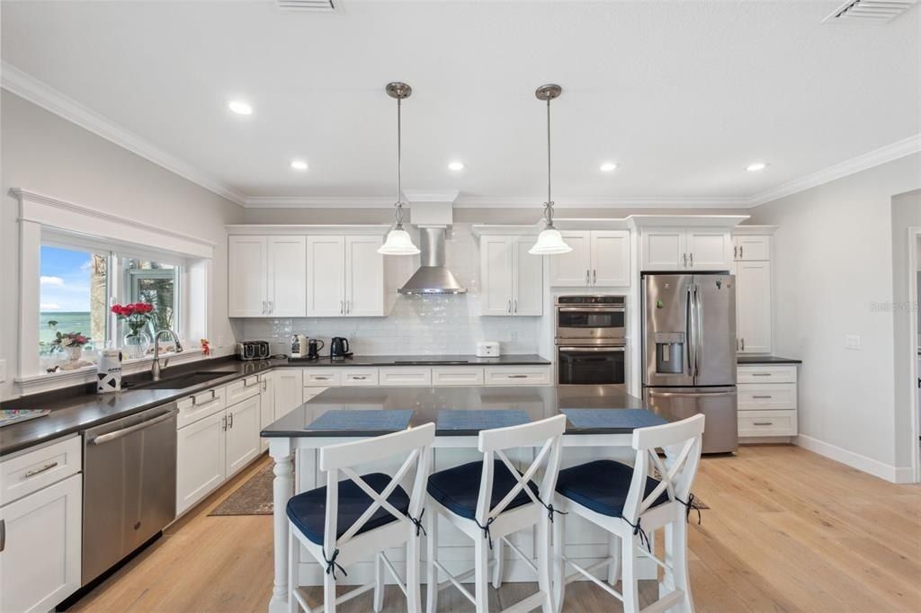 727 Key Royale Drive, Holmes Beach, FL 34217 Photo