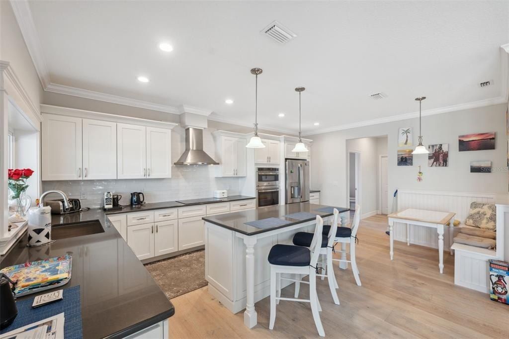 727 Key Royale Drive, Holmes Beach, FL 34217 Photo