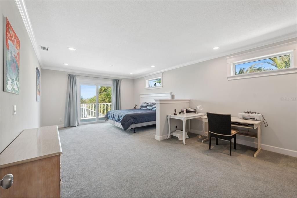 727 Key Royale Drive, Holmes Beach, FL 34217 Photo