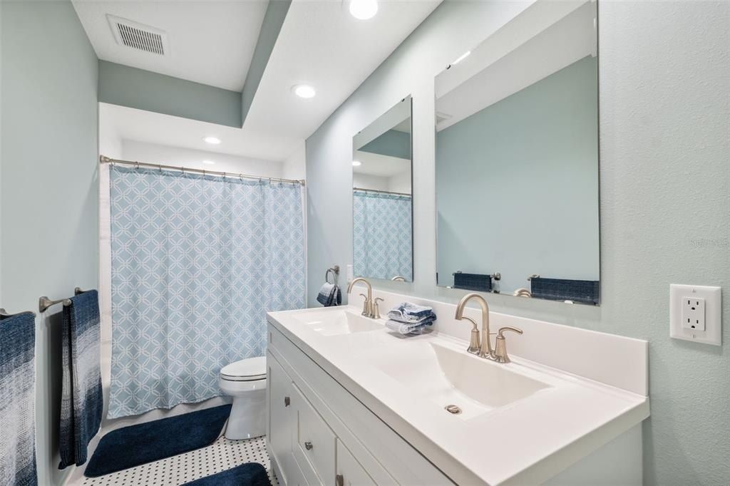 727 Key Royale Drive, Holmes Beach, FL 34217 Photo