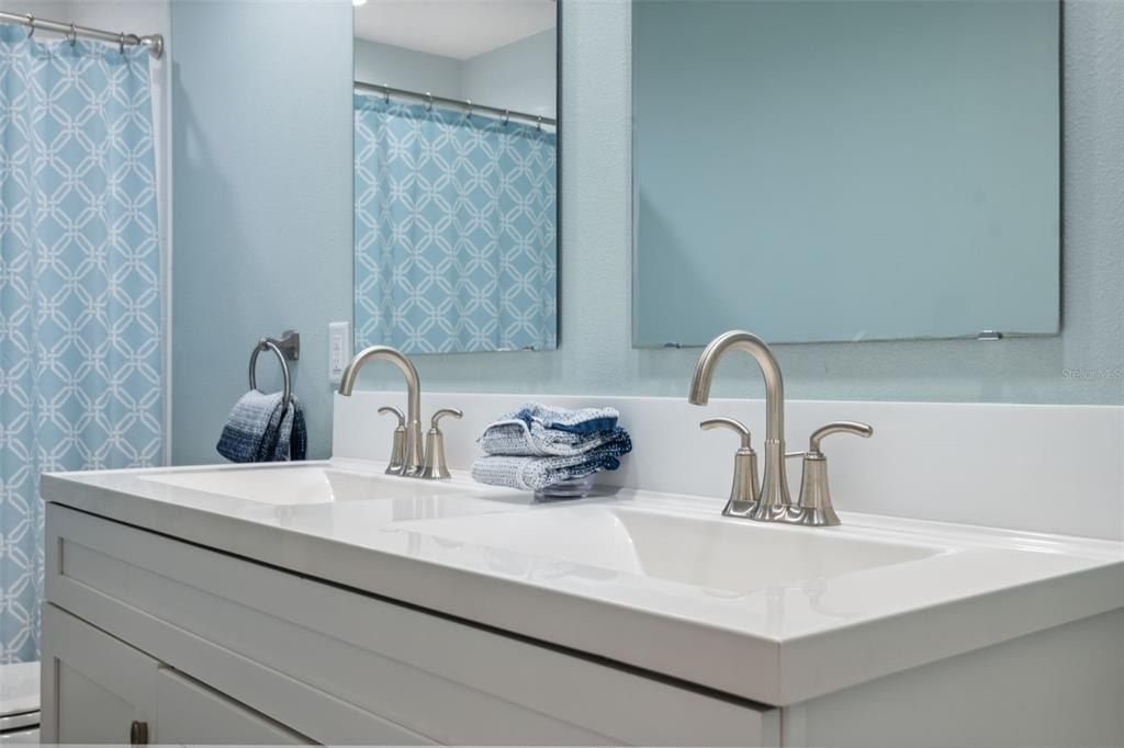 727 Key Royale Drive, Holmes Beach, FL 34217 Photo