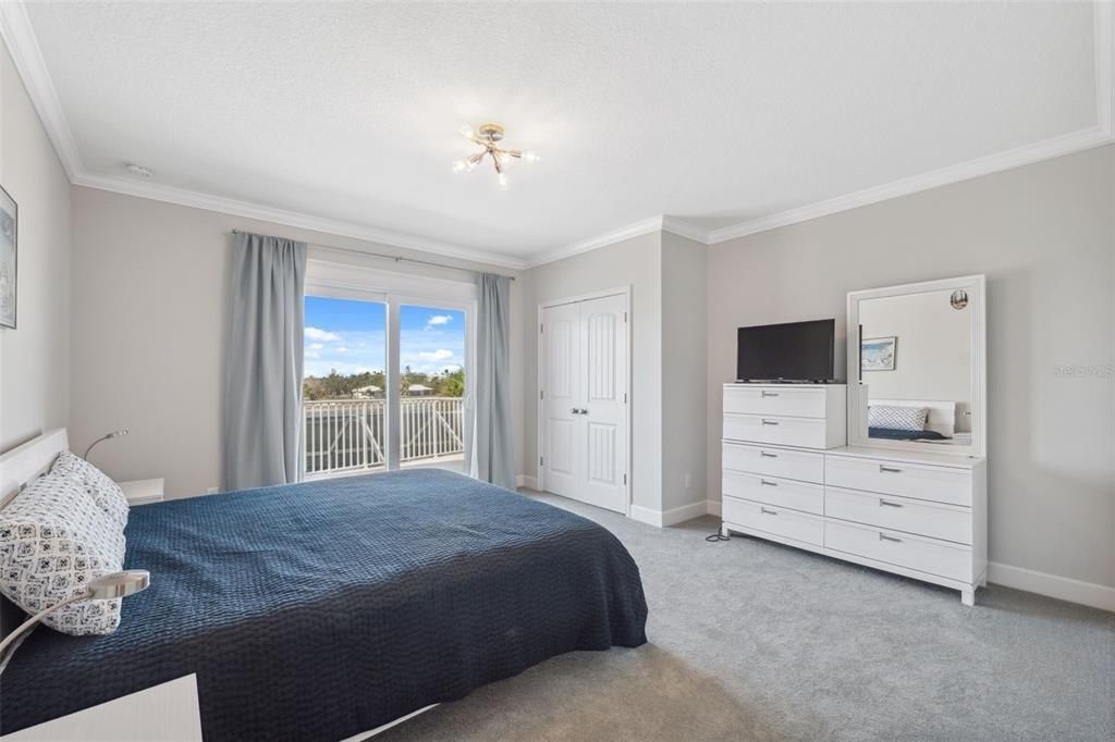 727 Key Royale Drive, Holmes Beach, FL 34217 Photo