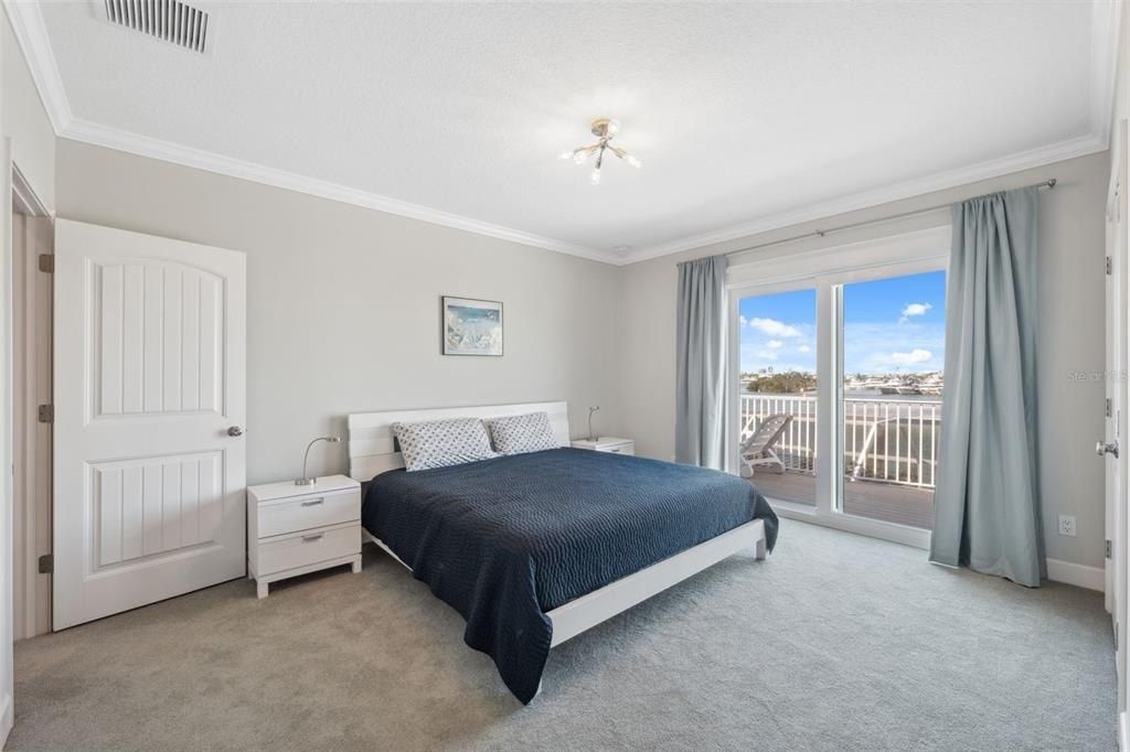 727 Key Royale Drive, Holmes Beach, FL 34217 Photo