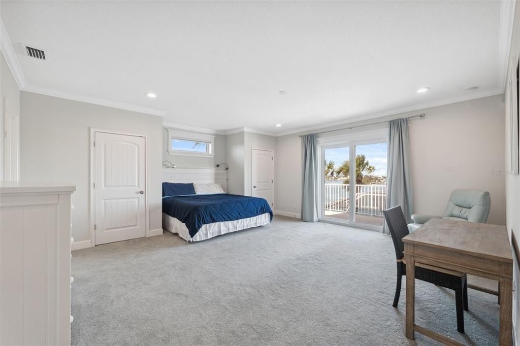 727 Key Royale Drive, Holmes Beach, FL 34217 Photo