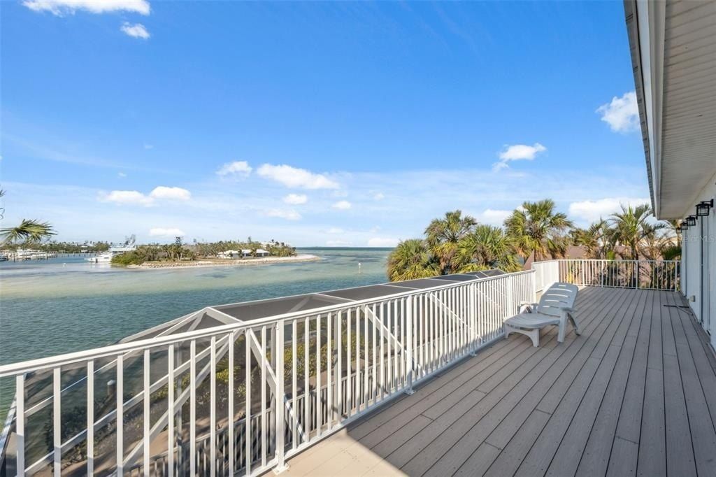 727 Key Royale Drive, Holmes Beach, FL 34217 Photo