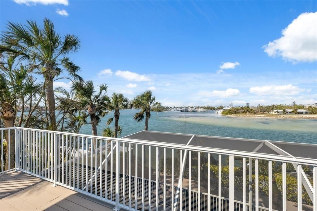 727 Key Royale Drive, Holmes Beach, FL 34217 Photo