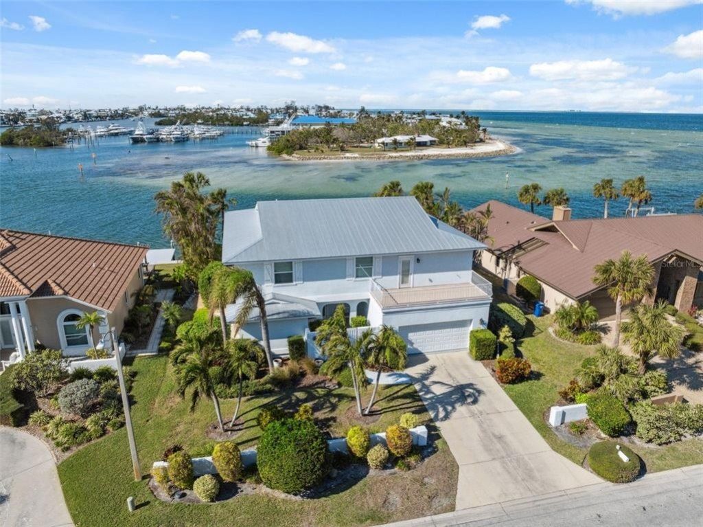727 Key Royale Drive, Holmes Beach, FL 34217 Photo