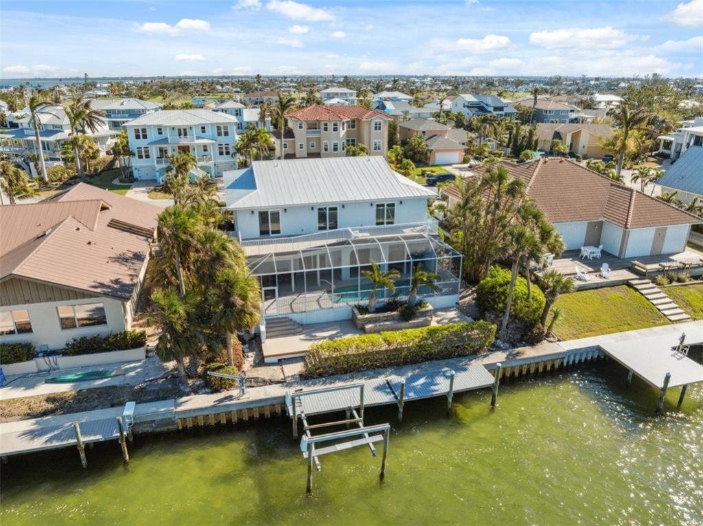 727 Key Royale Drive, Holmes Beach, FL 34217 Photo