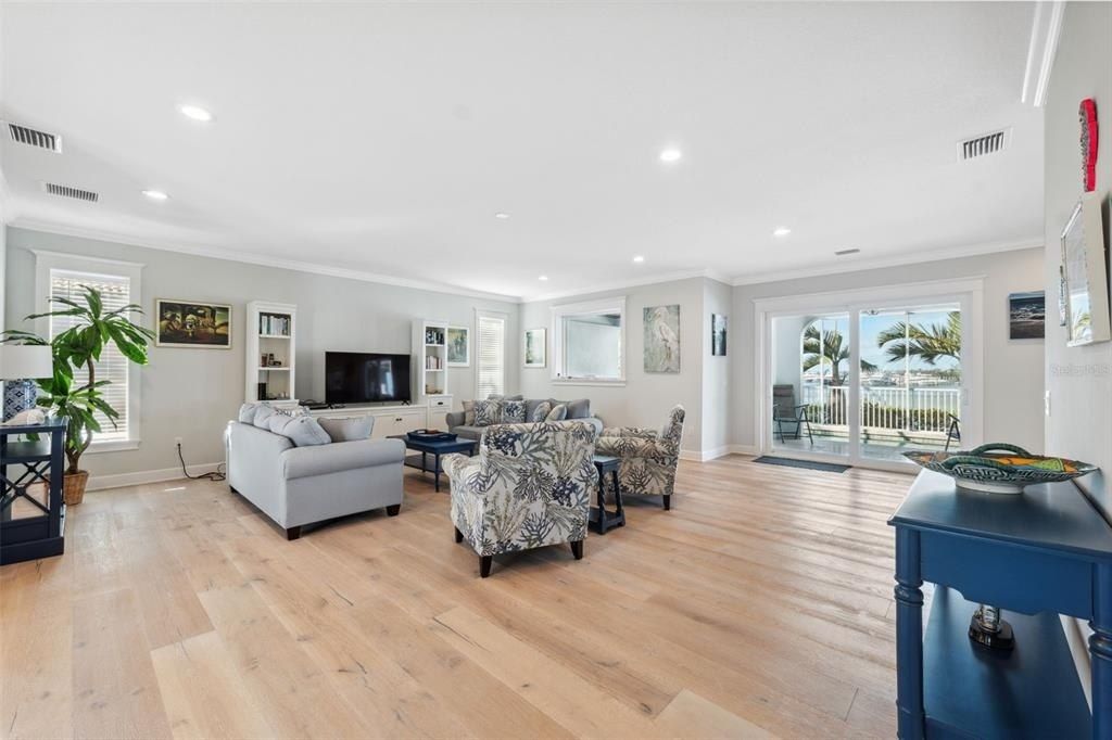 727 Key Royale Drive, Holmes Beach, FL 34217 Photo