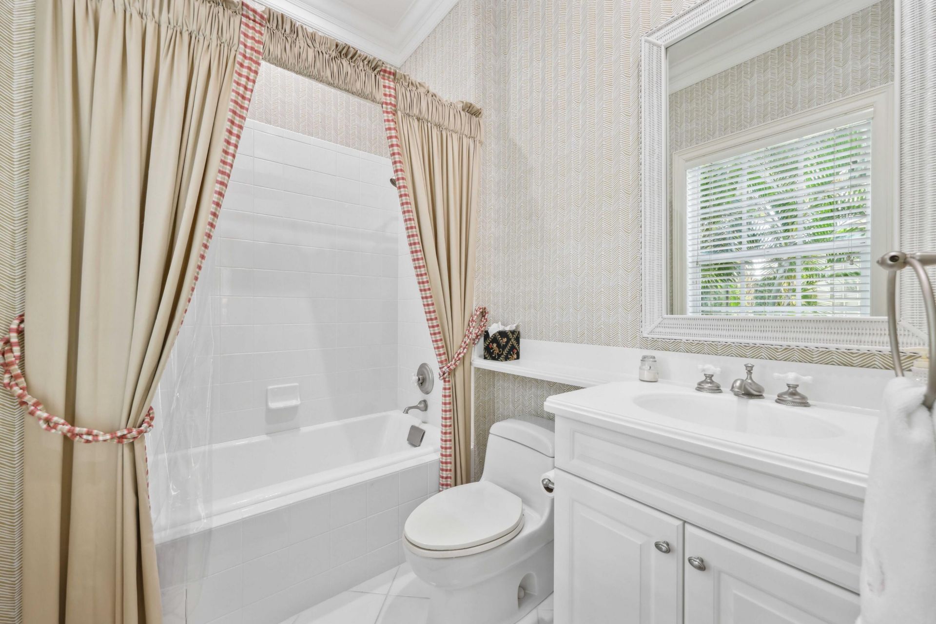 26 Country Road, Village of Golf, FL 33436 Photo