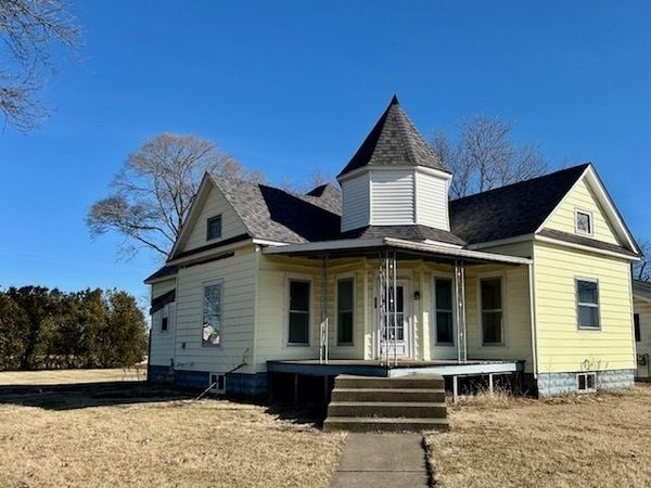 502 E Attica Street, Rossville, IL 60963