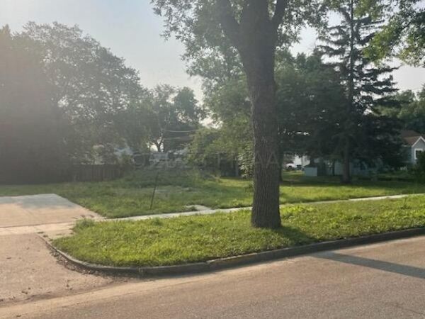 308 13th Street S, Moorhead, MN 56560