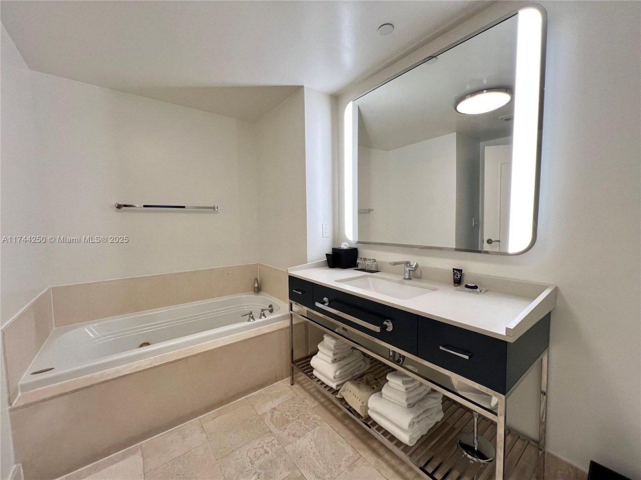 4401 Collins Ave, Unit 1401, Miami Beach, FL 33140 Photo