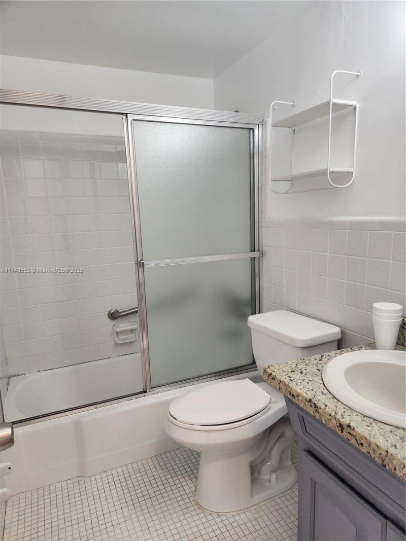 455 Golden Isles Dr, Unit 309, Hallandale Beach, FL 33009 Photo