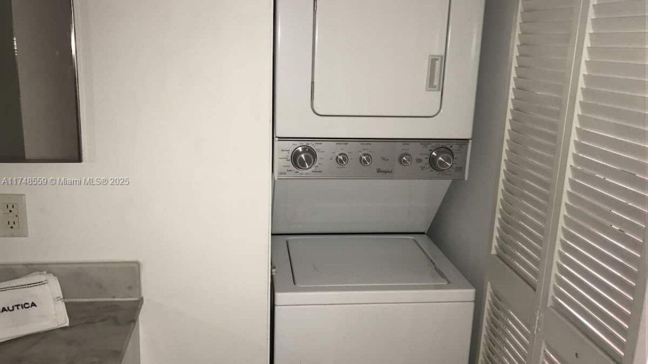 1200 Brickell Bay Dr, Unit 3924, Miami, FL 33131 Photo