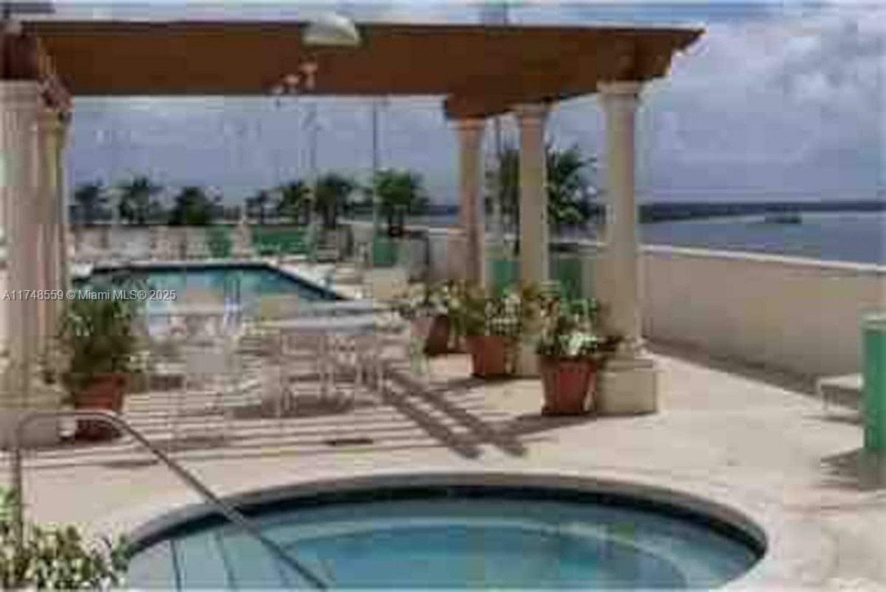 1200 Brickell Bay Dr, Unit 3924, Miami, FL 33131 Photo