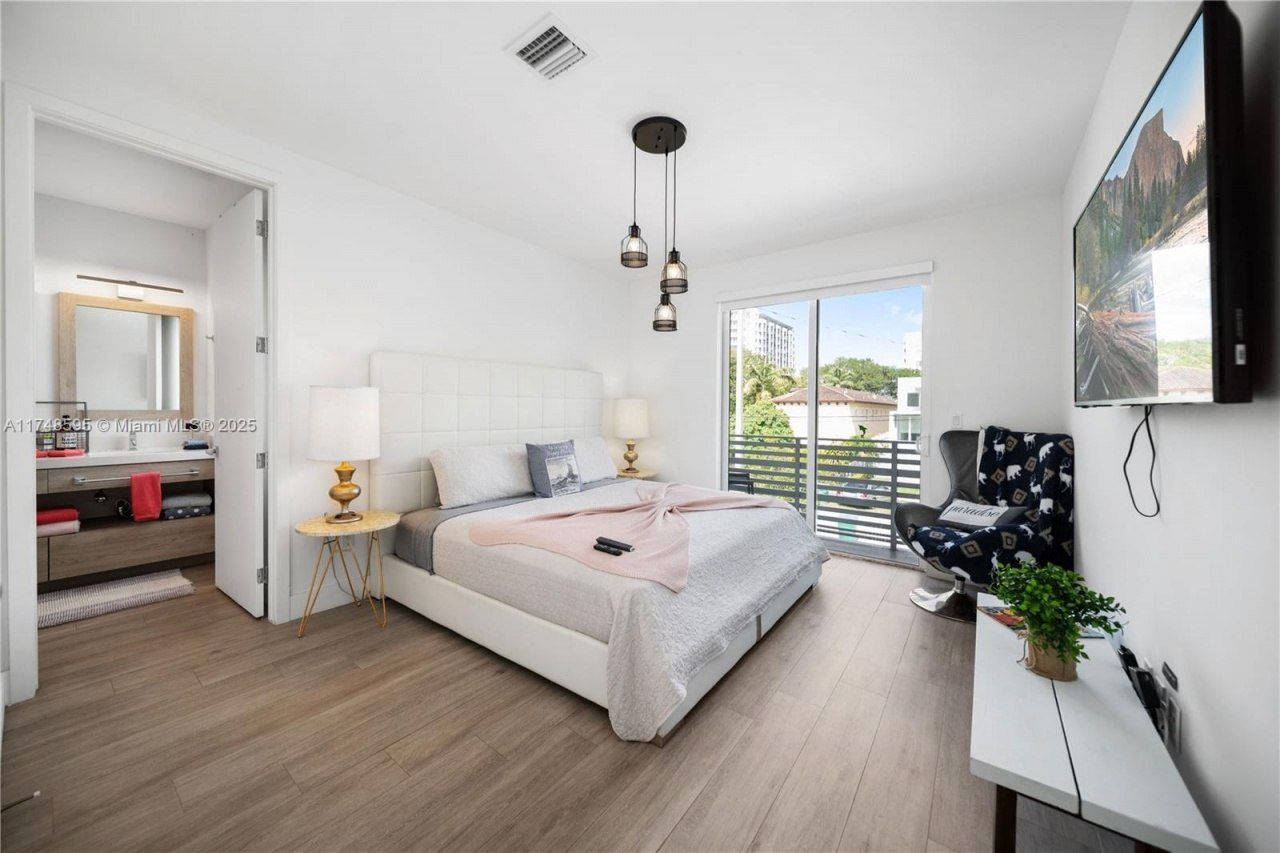 3570 SW 23rd St, Unit 3570, Miami, FL 33145 Photo