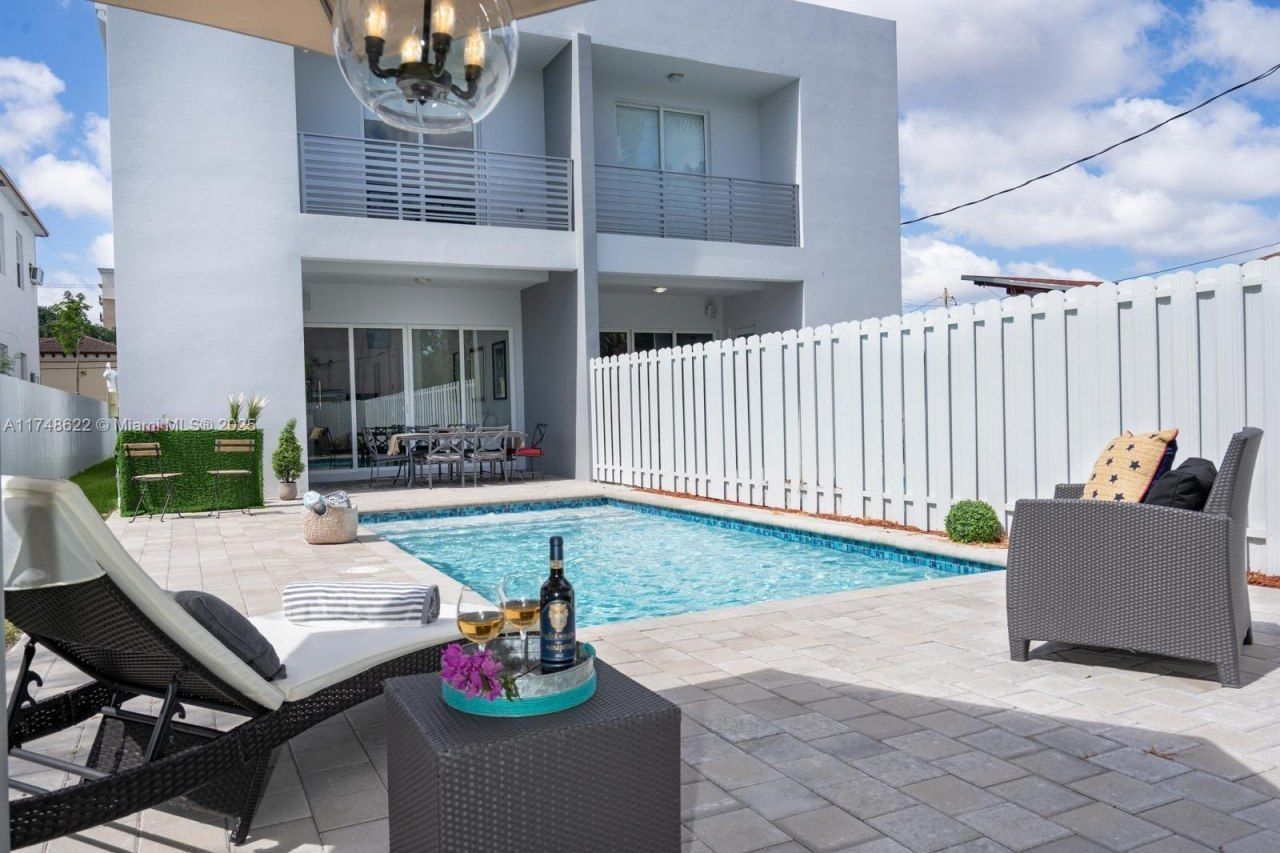 3572 SW 23rd St, Unit 3572, Miami, FL 33145 Photo