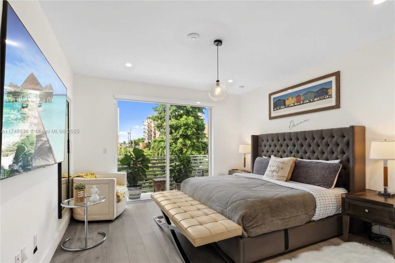 3575 SW 23rd St, Unit 3575, Miami, FL 33145 Photo