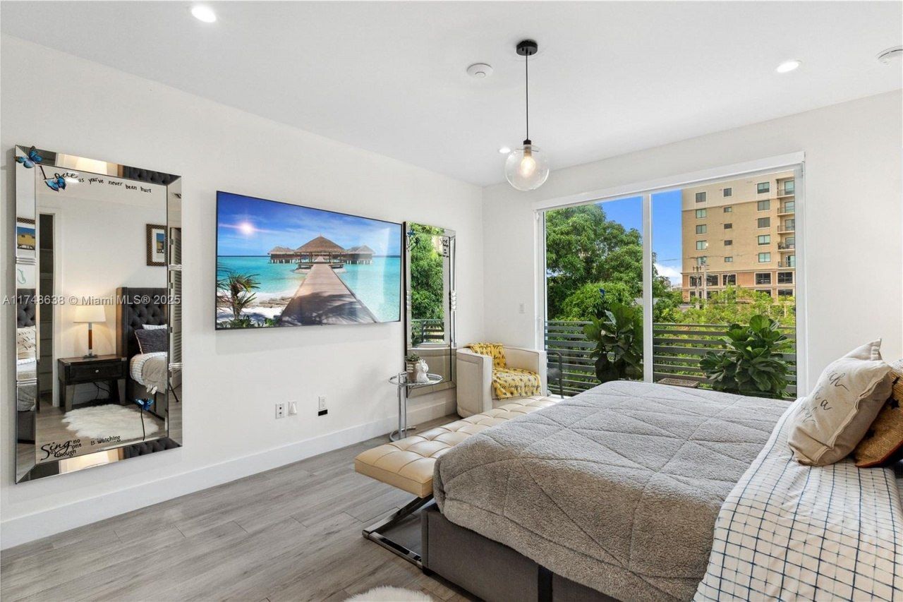 3575 SW 23rd St, Unit 3575, Miami, FL 33145 Photo